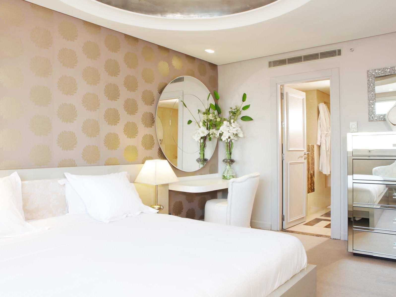 White theme Bedroom - Farah Casablanca Hotel