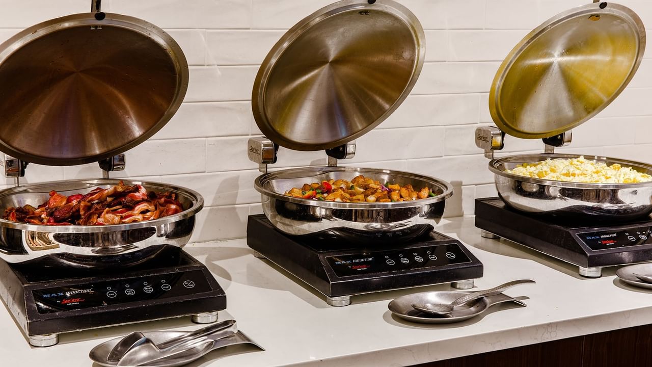 Executive Lounge with breakfast food