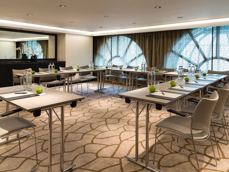 Hotel Barsey by Warwick Meeting Room
