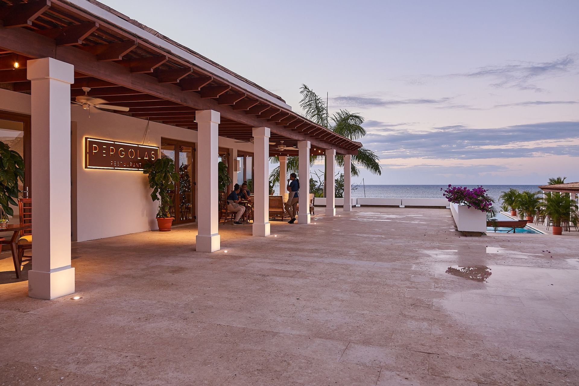 Roatan Restaurants Las Verandas Hotel and Villas