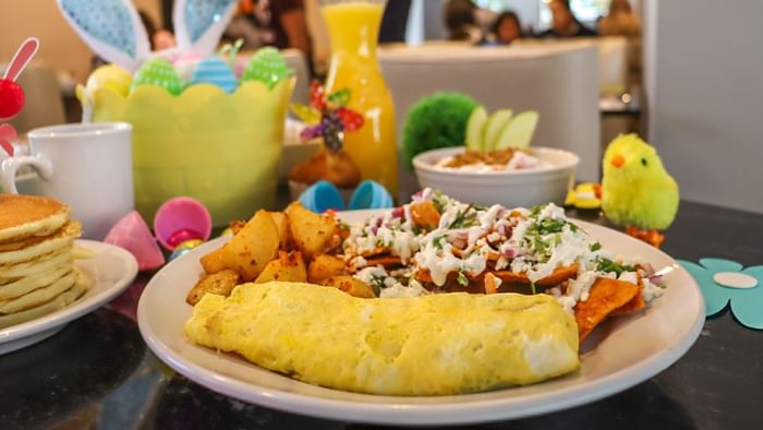 Brunch de Pascua con omelet, papas asadas y picadillo de camote en Fonda De Hermosillo, Araiza Hermosillo 