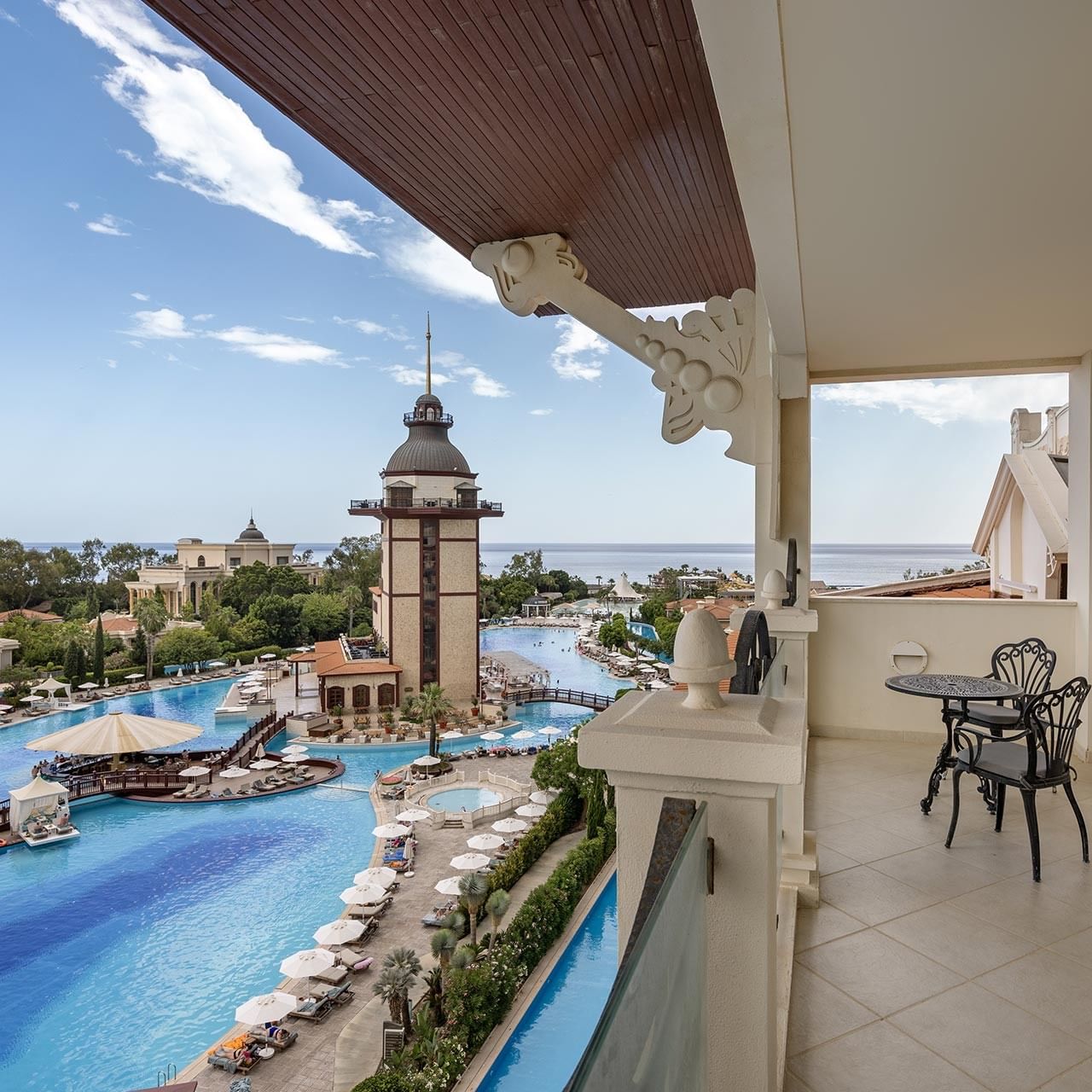 Гранд двухуровневый люкс с балконом с видом на дворец Titanic Mardan и собственным бассейном