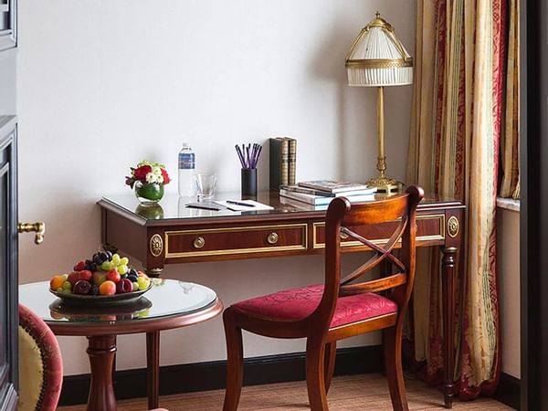 Warwick suite desk in Hotel Barsey by Warwick