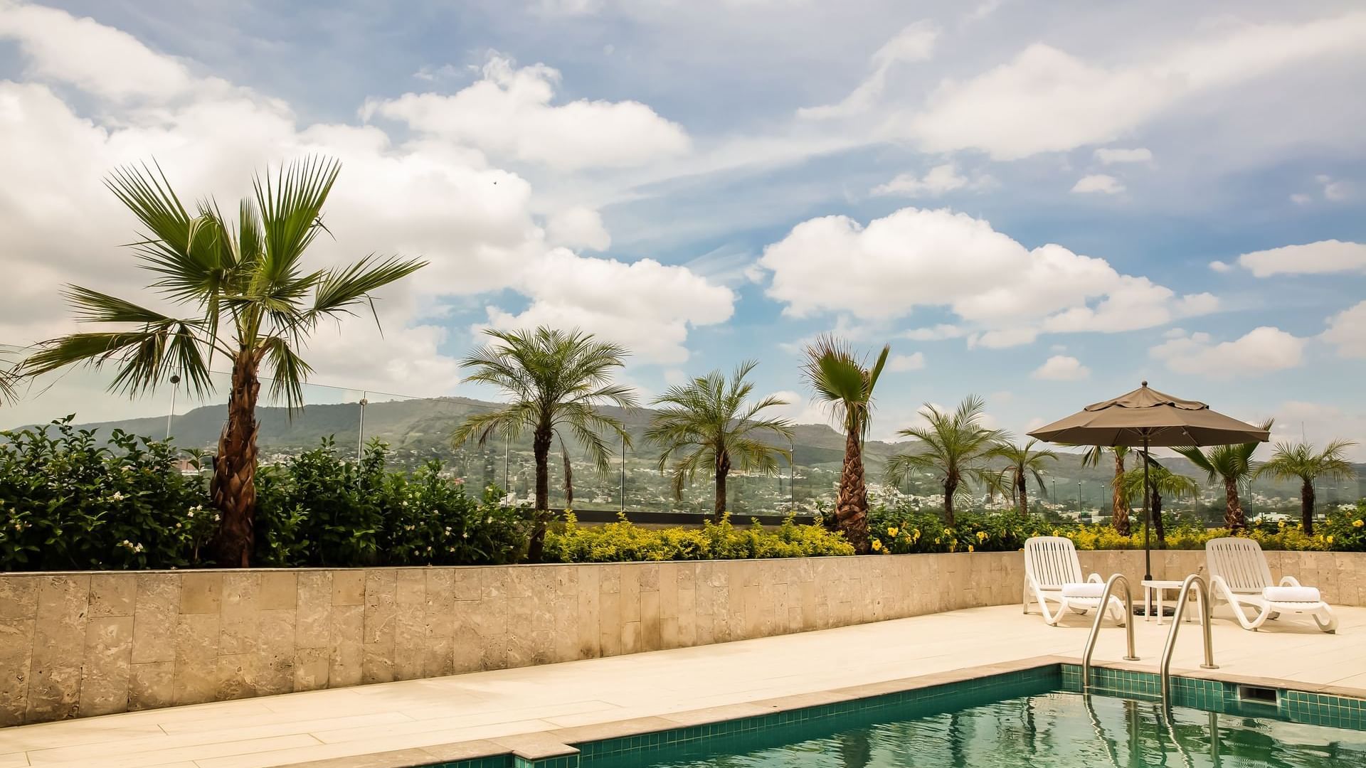 98452374_Pool2_4600x3067_result