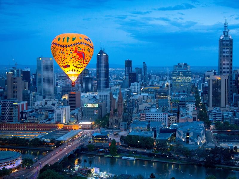 Hot air balloon ride near the Pulman Melbourne On the Park
