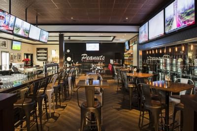 Dining area of Peanuts Public House at Carriage House Hotel