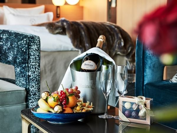https://image-tc.galaxy.tf/wijpeg-tvfedcwh3bymoxcugjzi04ku/special-moments-hotel-riverton-gothenburg_standard.jpg?crop=55%2C0%2C871%2C653