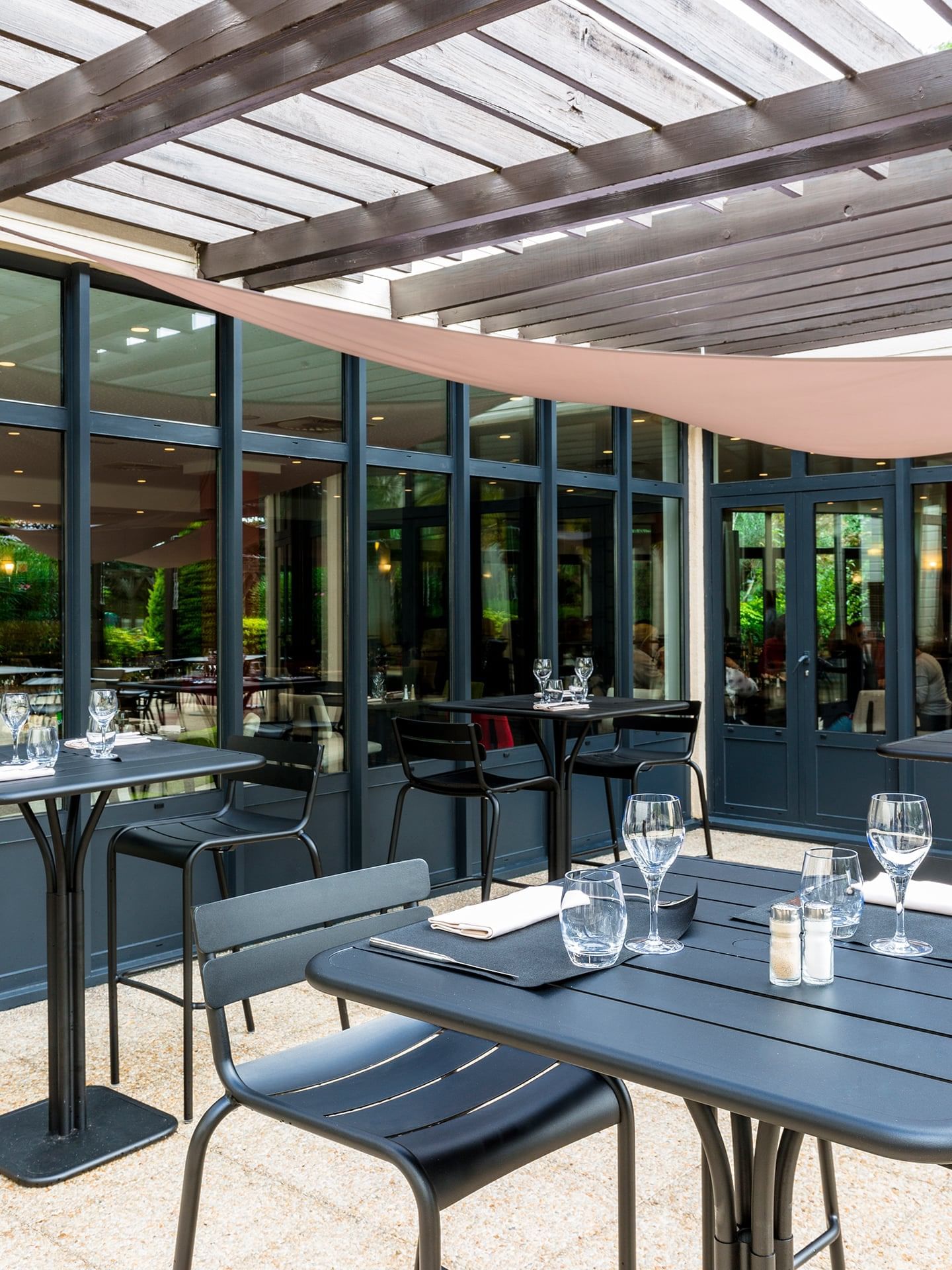 Dining & lounge area in the Terrace at Oceania Nantes Aéroport