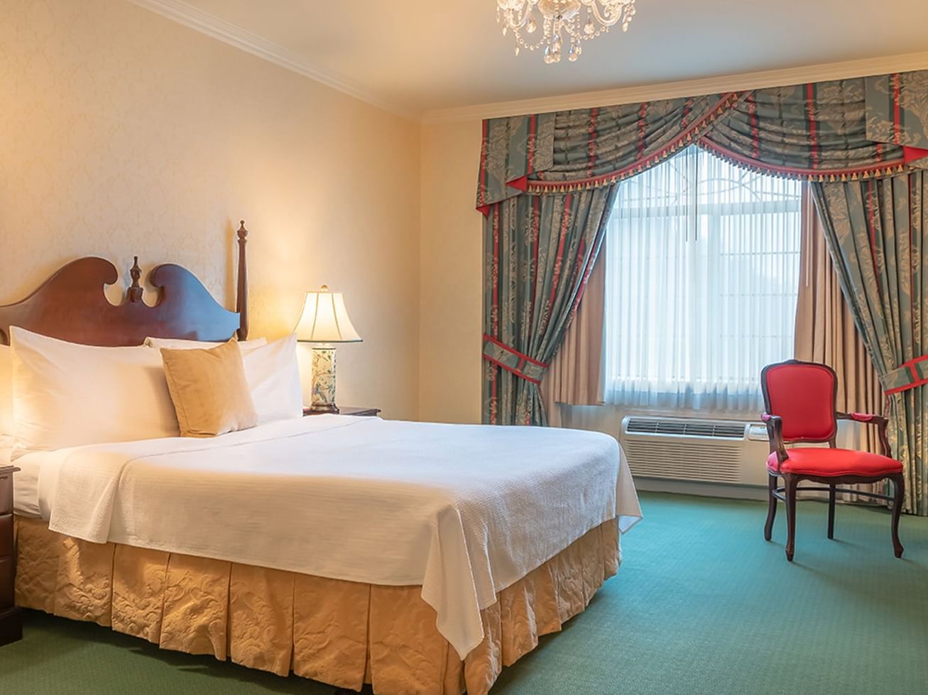 Bristol Boutique Hotel Campbell San Jose - Executive Suite King Bed Cherrywood furniture and curtains flanking window