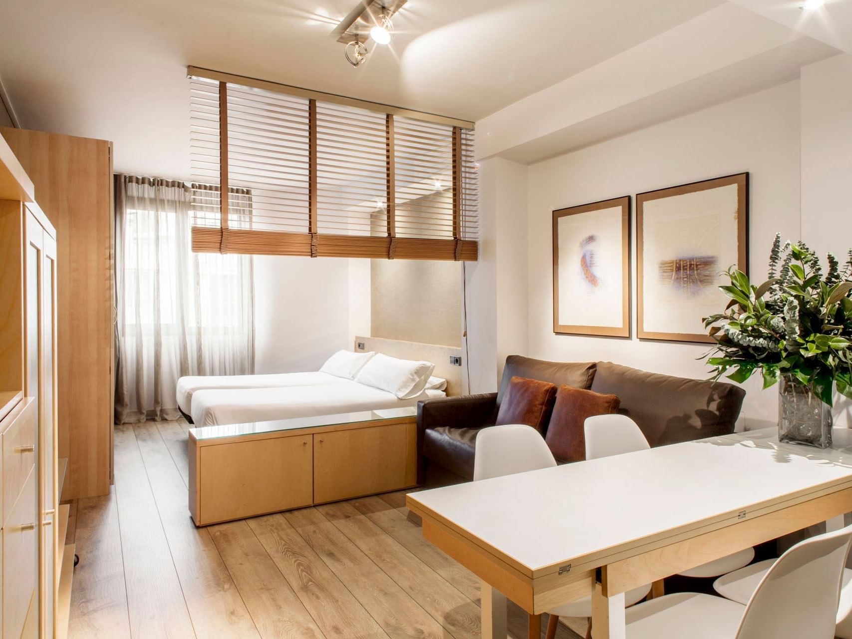 Interior of the Executive room at Barcelona Apartment