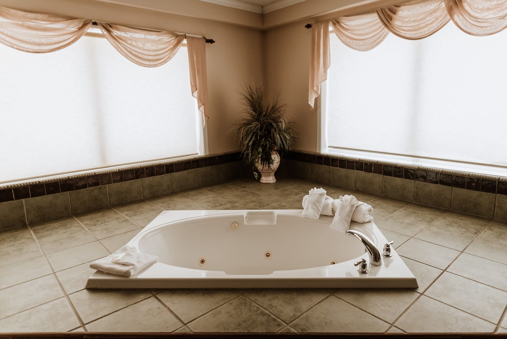 Coast Premium King Suite with Jetted Tub 05