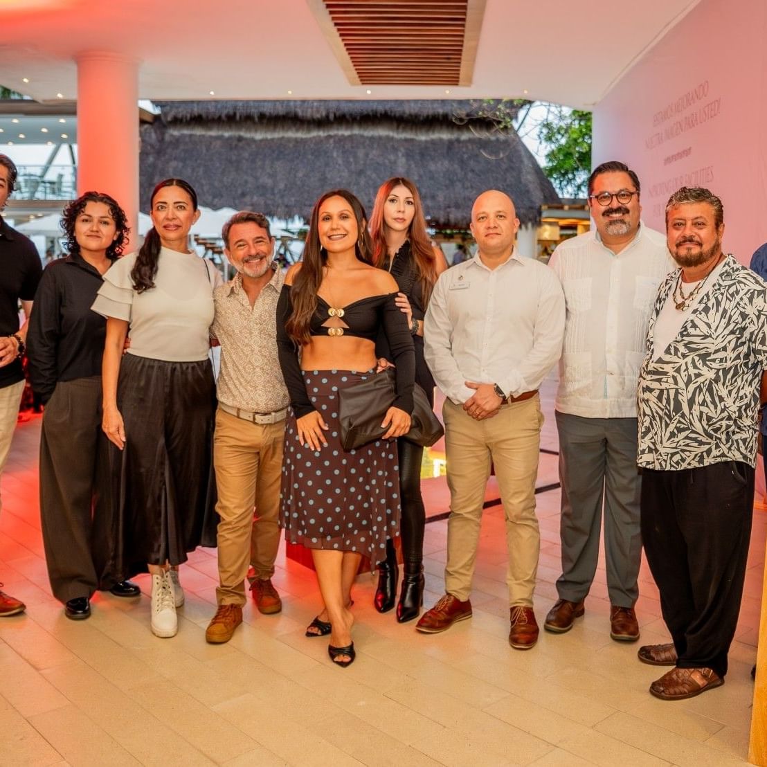 Colectivo ROMPE, artistas participantes y organizadores durante la inauguración de Arte en Juego en Villa Premiere Boutique Hotel & Romantic Getaway Puerto Vallarta