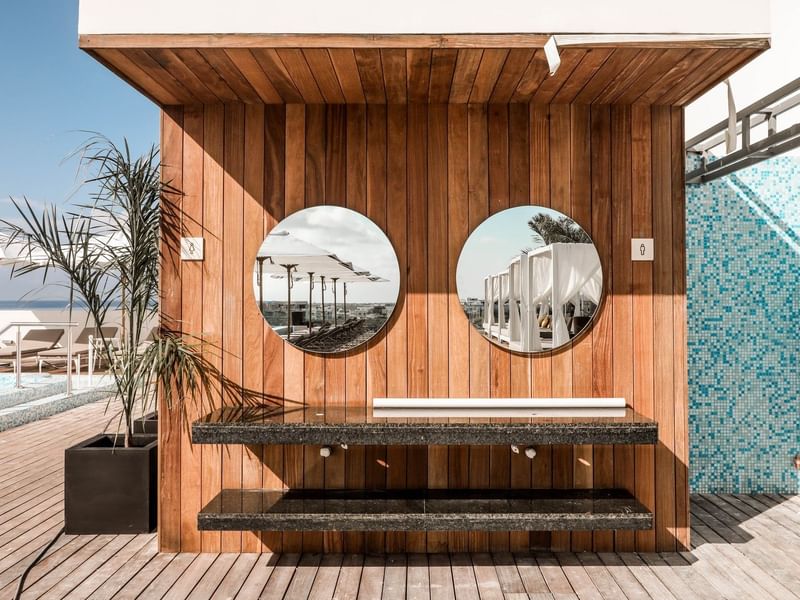 The terrace vanity with circular mirrors at The Reef 28
