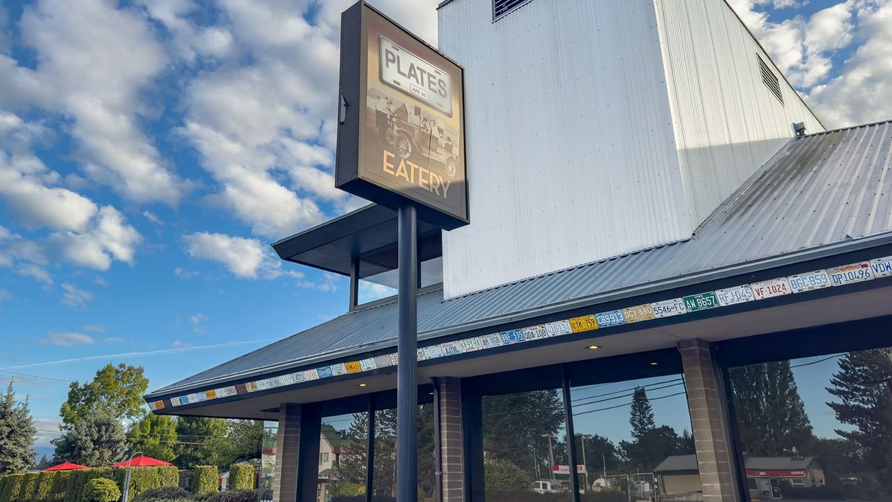 Exterior of Plates Eatery