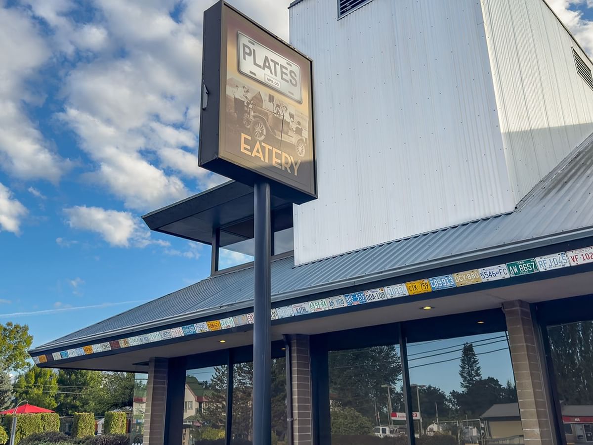 Exterior of Plates Eatery
