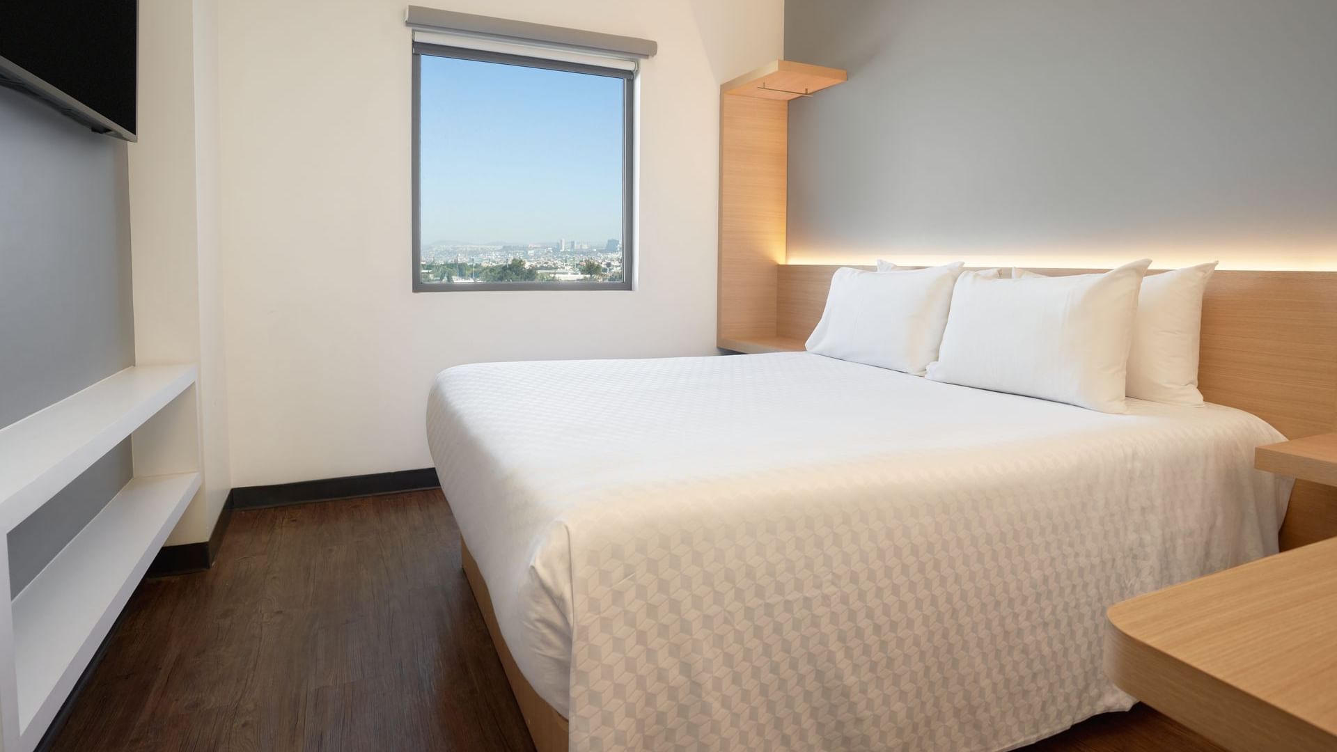 Superior queen room at Gamma Querétaro