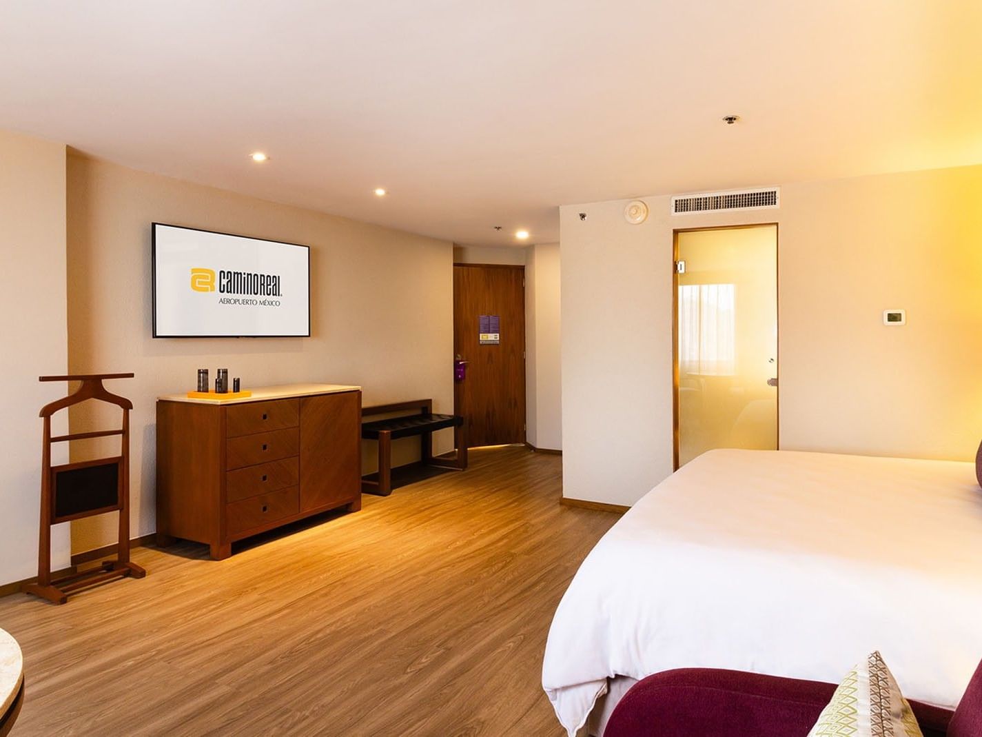 Interior de Junior Suite King en Camino Real Aeropuerto México, Ciudad de México.