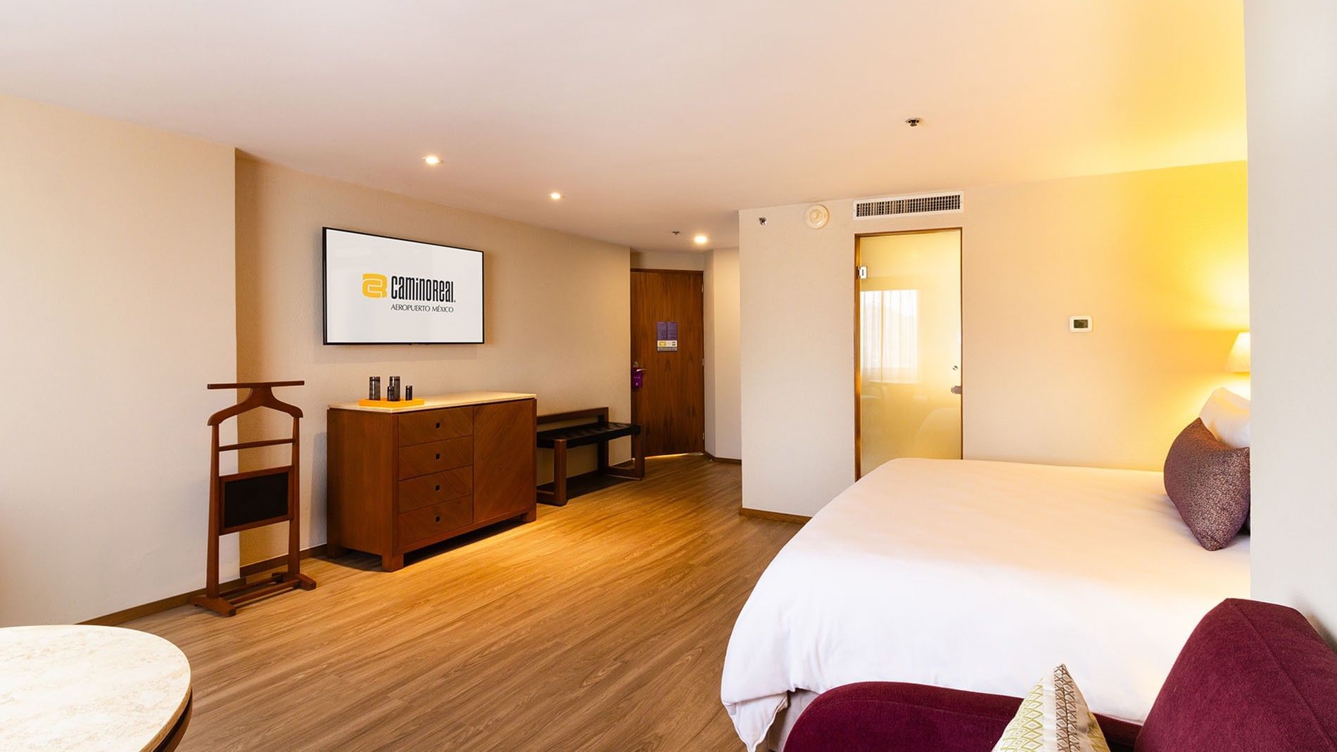 Interior de Junior Suite King en Camino Real Aeropuerto México, Ciudad de México.