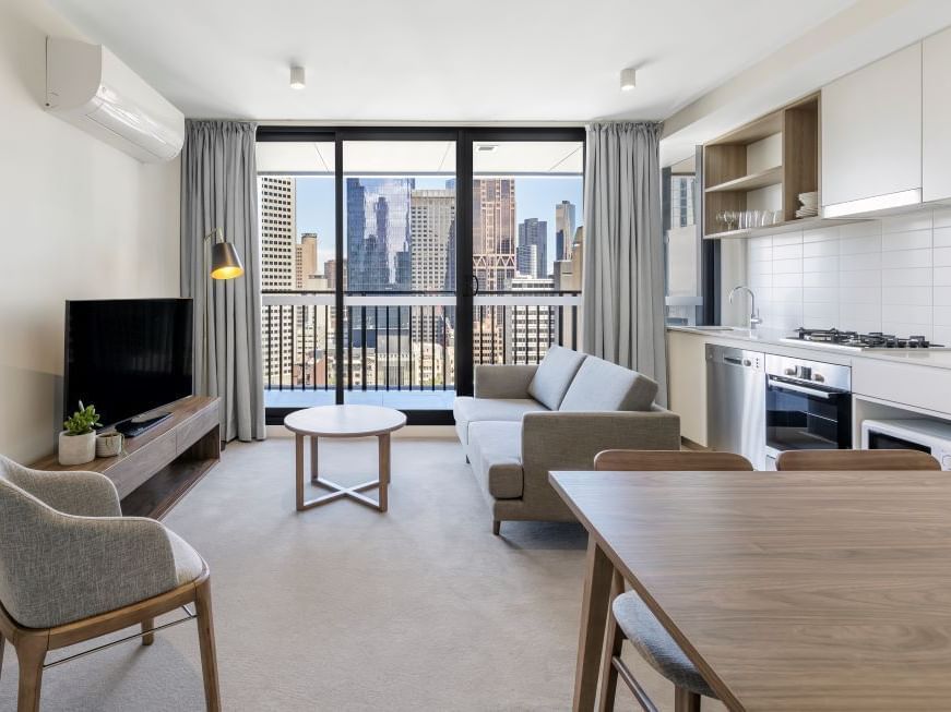 Brady Hotels Hardware Lane - 2 bedroom city view - living and dining
