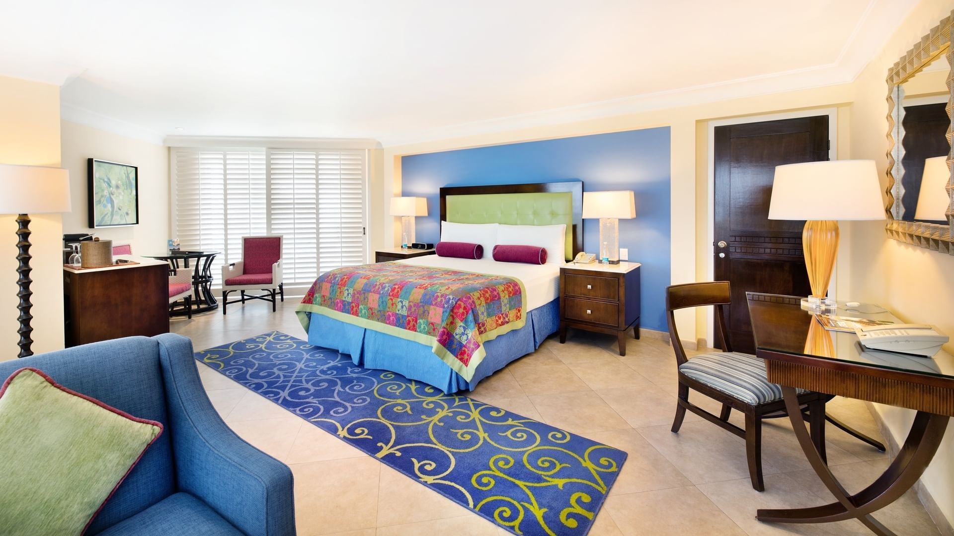 Bed & lounger in Perla Junior Suite Golf View at Mundo Imperial