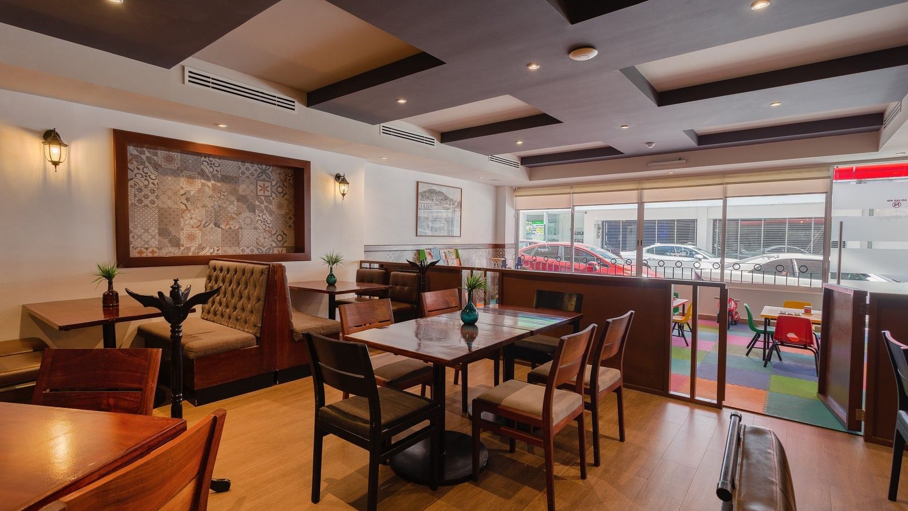 Dining area in Restaurant Papagayo at Gamma Hotels
