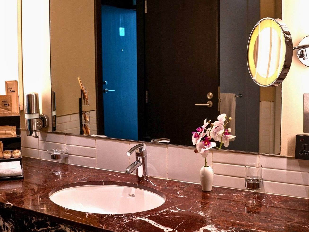 Bathroom in Superior Deluxe Room at Dubai International Hotel