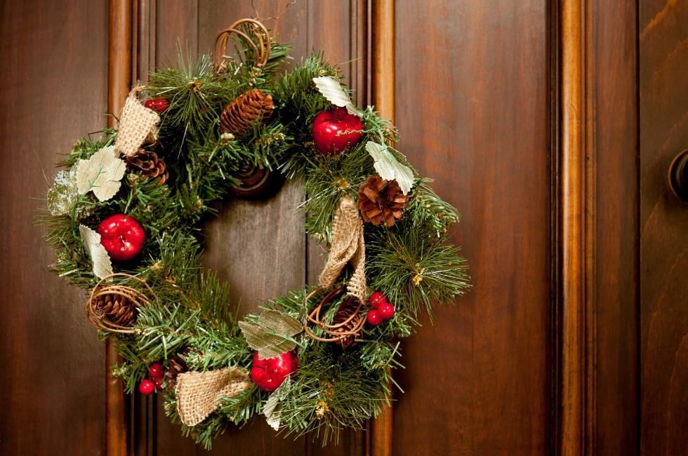 Who Invented the Christmas Wreath reveled
