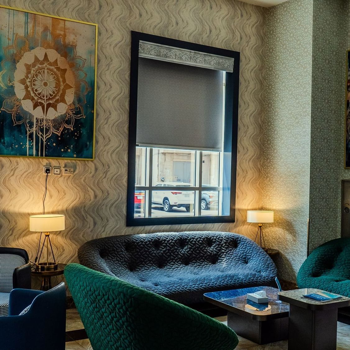 Espace Lobby1 avec des sièges confortables à l'hôtel Dabab by Warwick - Riyad