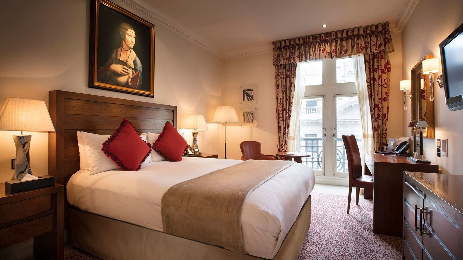 King bed in Deluxe Double Room with a balcony at Guoman Hotels