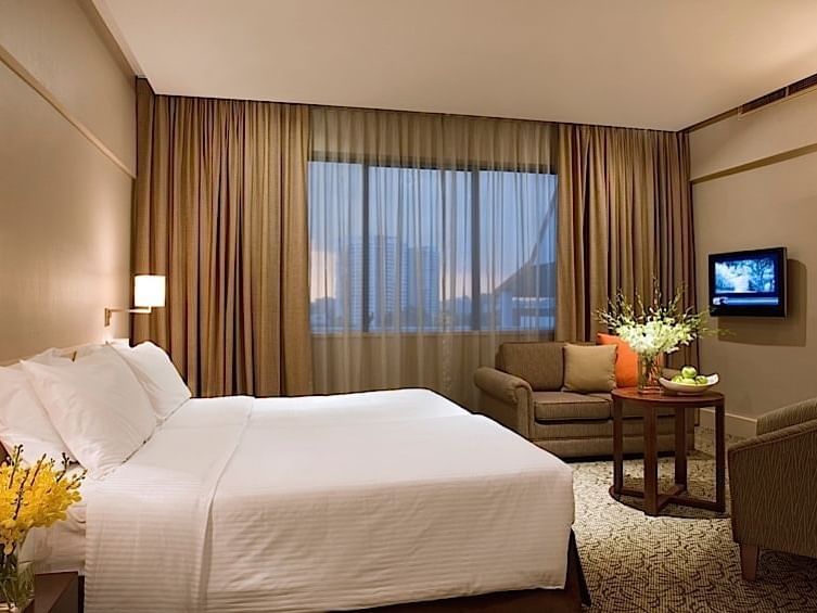 King bed & TV in York Suite at York Hotel Singapore