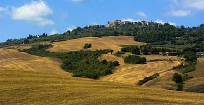 Landscape view of mountains near Precise House Montaperti Siena