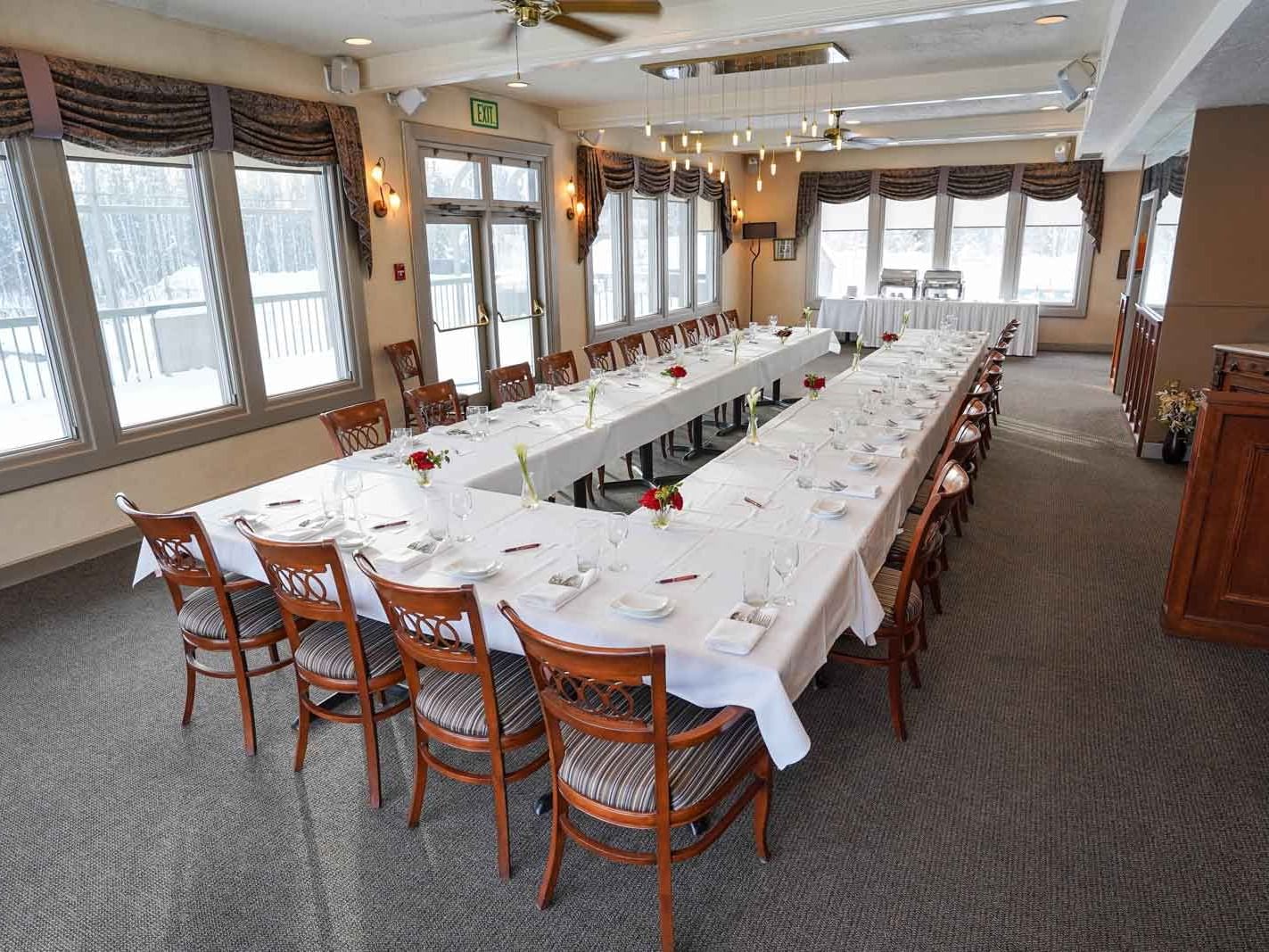 Zach's Restaurant for conferences at Sophie Station Suites