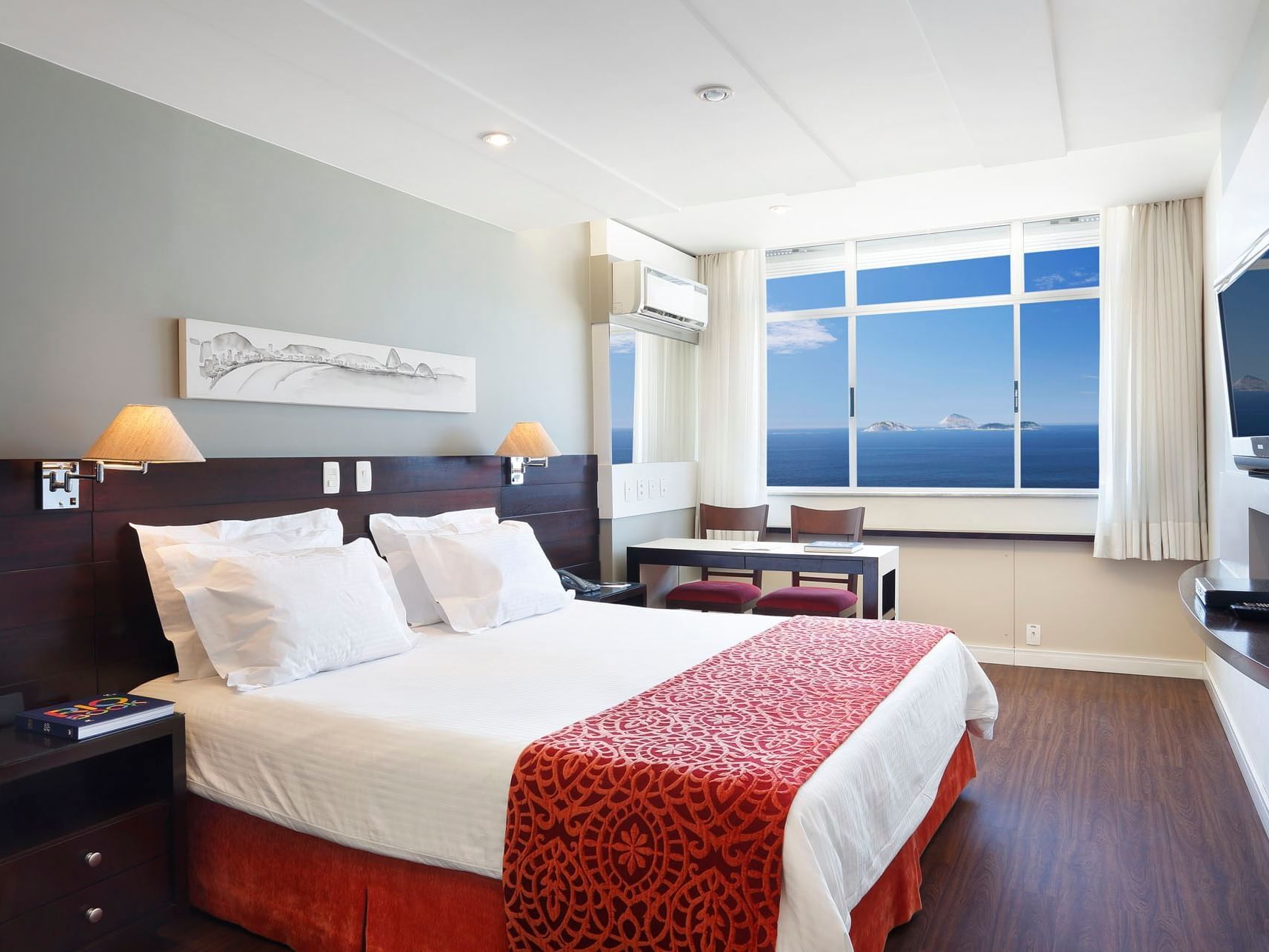 Deluxe Ocean View Room with king bed at Sol Ipanema Hotel