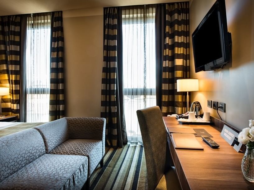 Lounge area with TV in Classic Queen Room at Uptown Palace