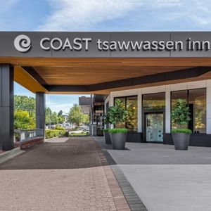 Exterior of Coast Tsawwassen Inn at daytime