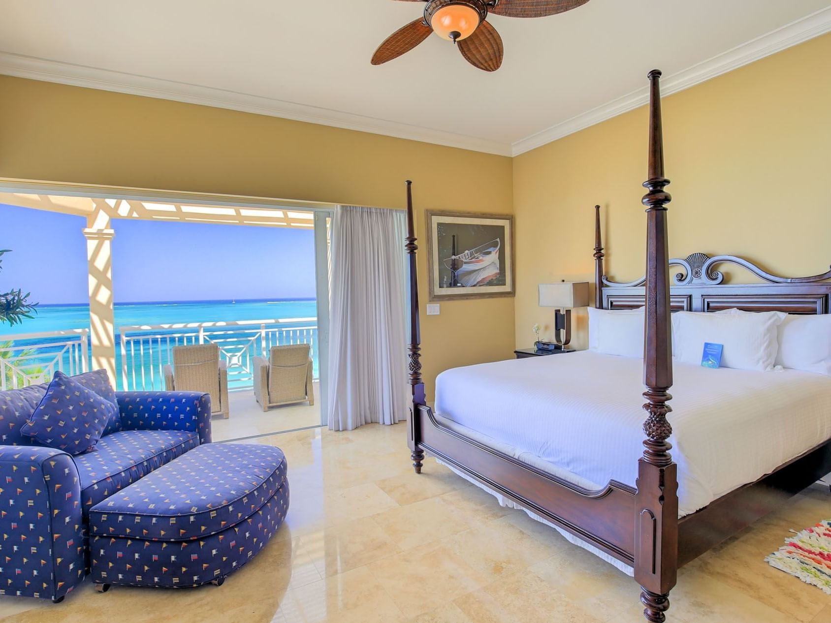 Bedroom of 3 Bedroom Oceanfront Penthouse with Roof Terrace at Windsong Resort On The Reef