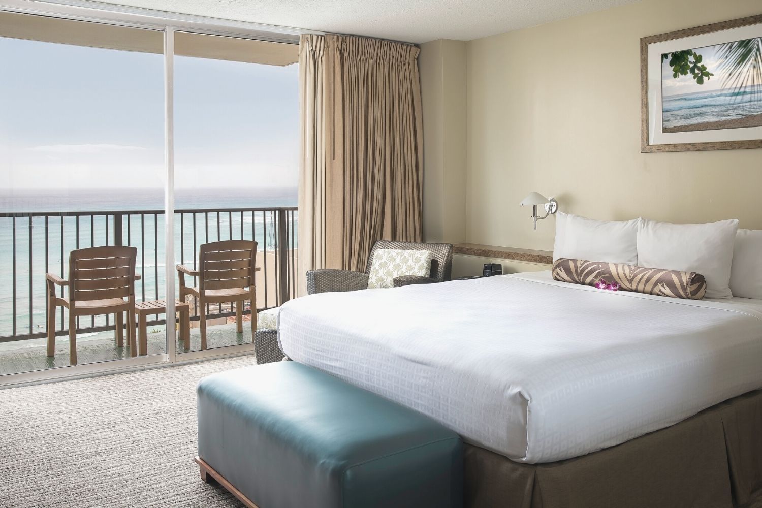 Luxurious Rooms by Waikiki Beach | Waikiki Resort Hotel by Sono