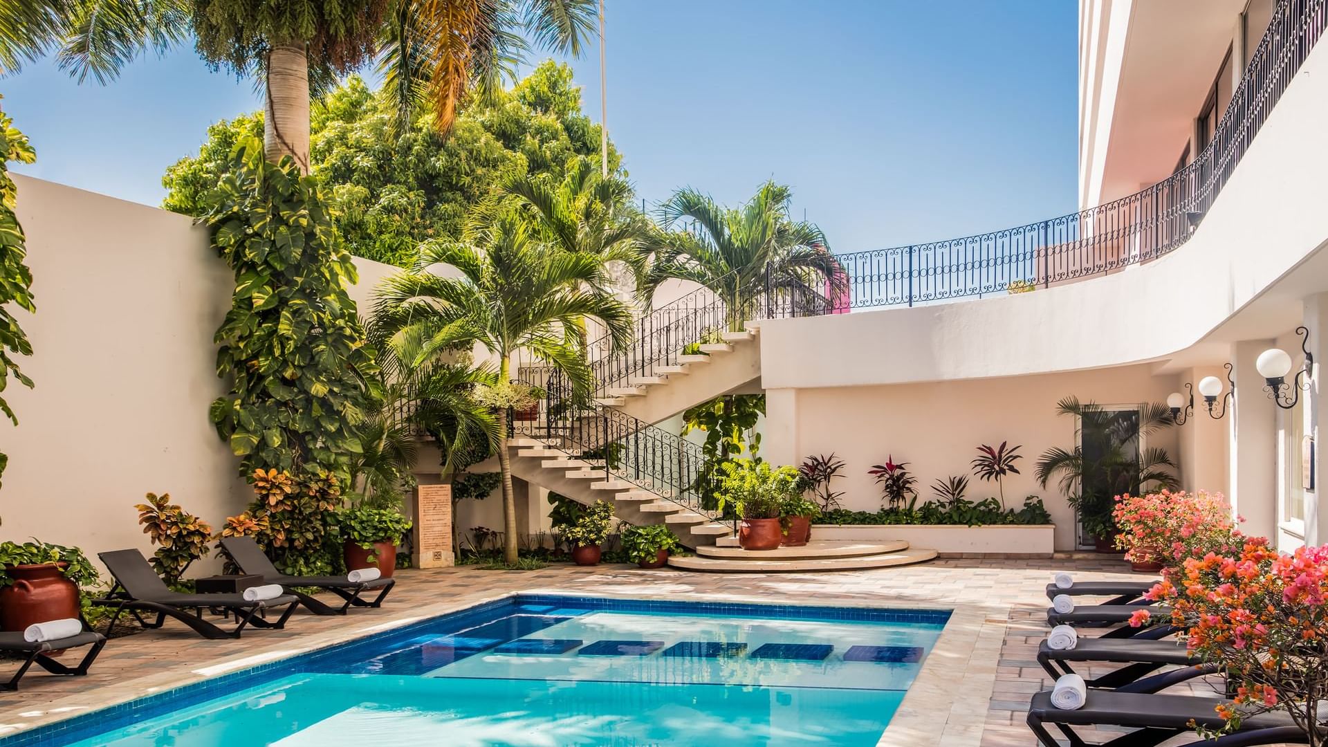 Sunbeds by the pool at Gamma Mérida el Castellano