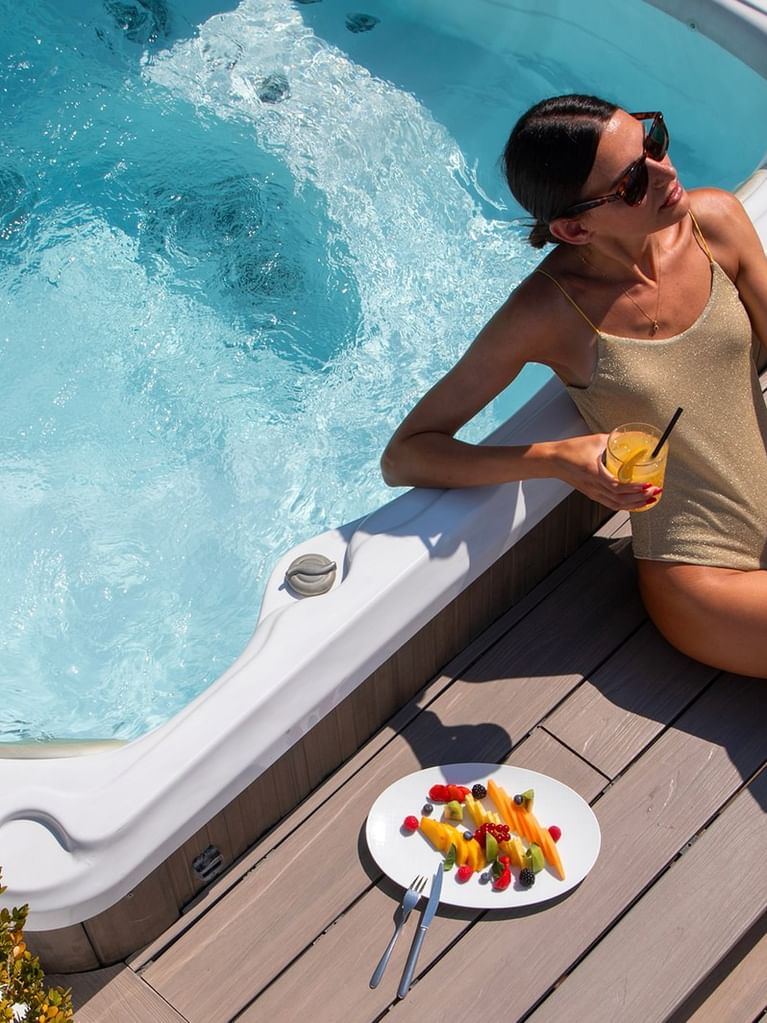 Jacuzzi-The-Glam-Discover-Monti-Blog