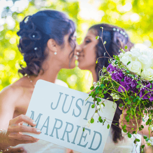 Newlyweds couple on a photoshoot at Copamarina Weddings
