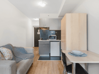 Studio w/ Floorboards - Living Room & Kitchenette