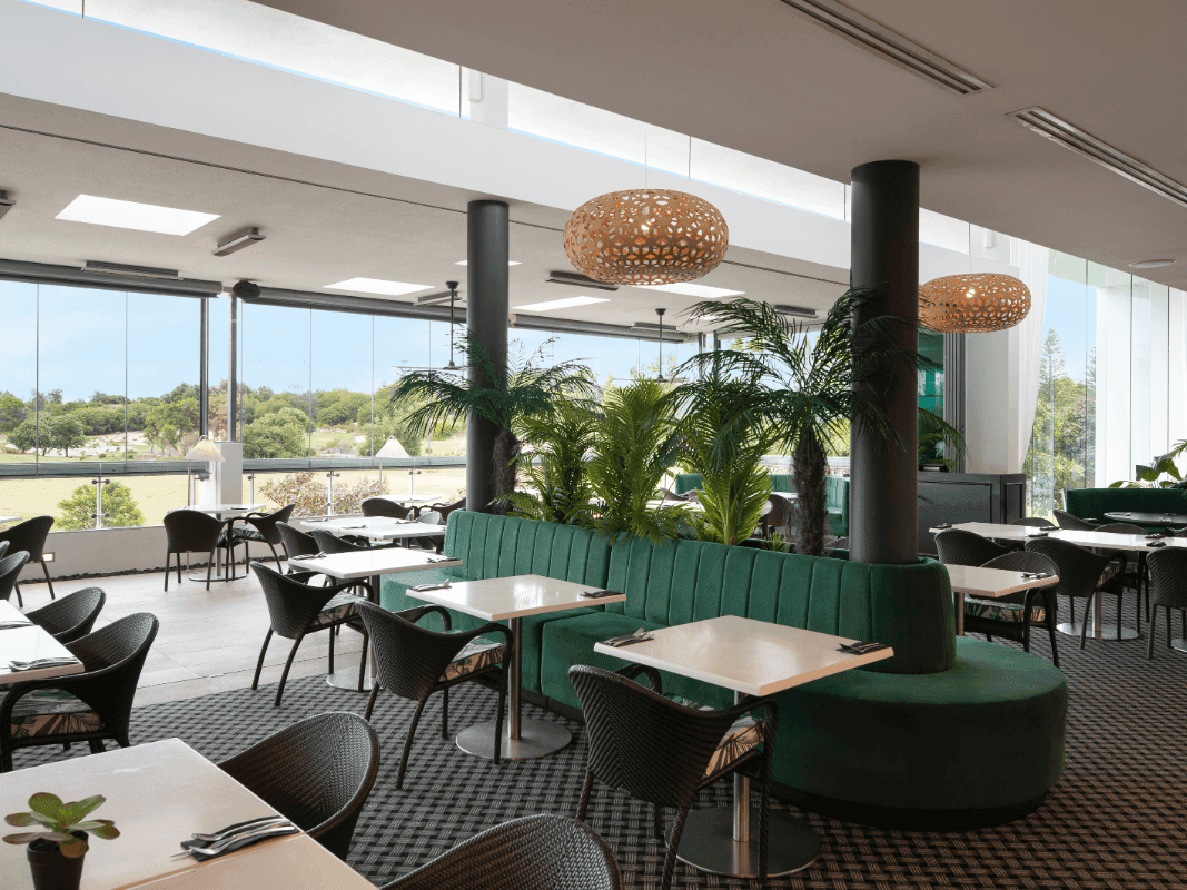 Interior & decor of Barretts Restaurant at Pullman Magenta Shores