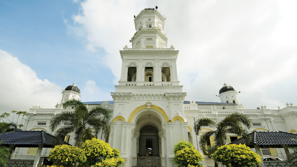 Exterior view of Historic white Sultan Abu Bakar Mosque near Sunway Hotel Big Box