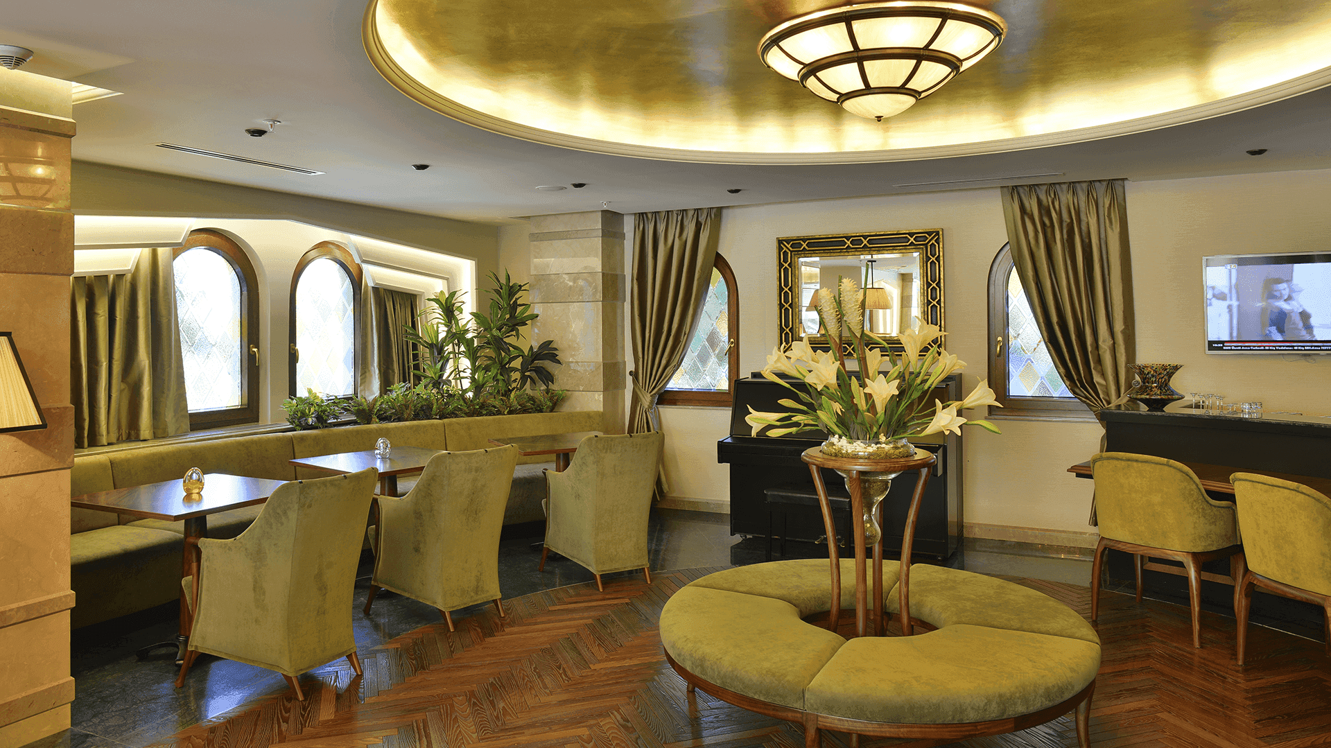 Comfy chairs in luxury interior of the Lobby Centre at Warwick Ankara