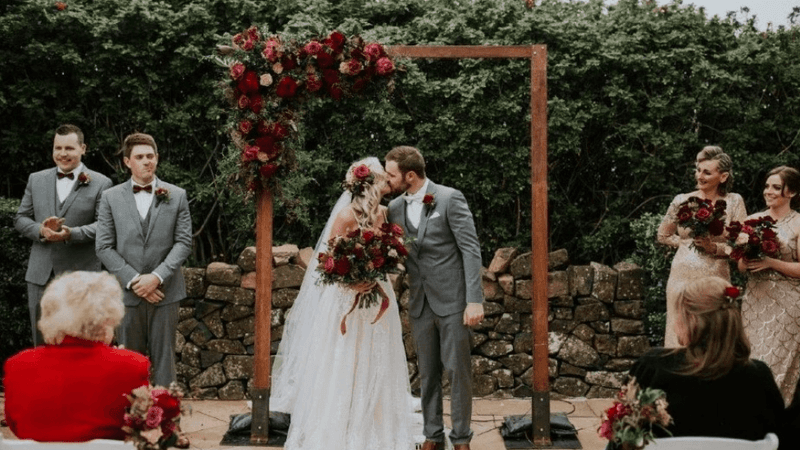 Image of courtyard wedding at Mercure Gerringong Resort