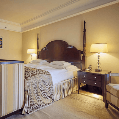 Bed & lounge in Superior Room King at Falkensteiner Hotels