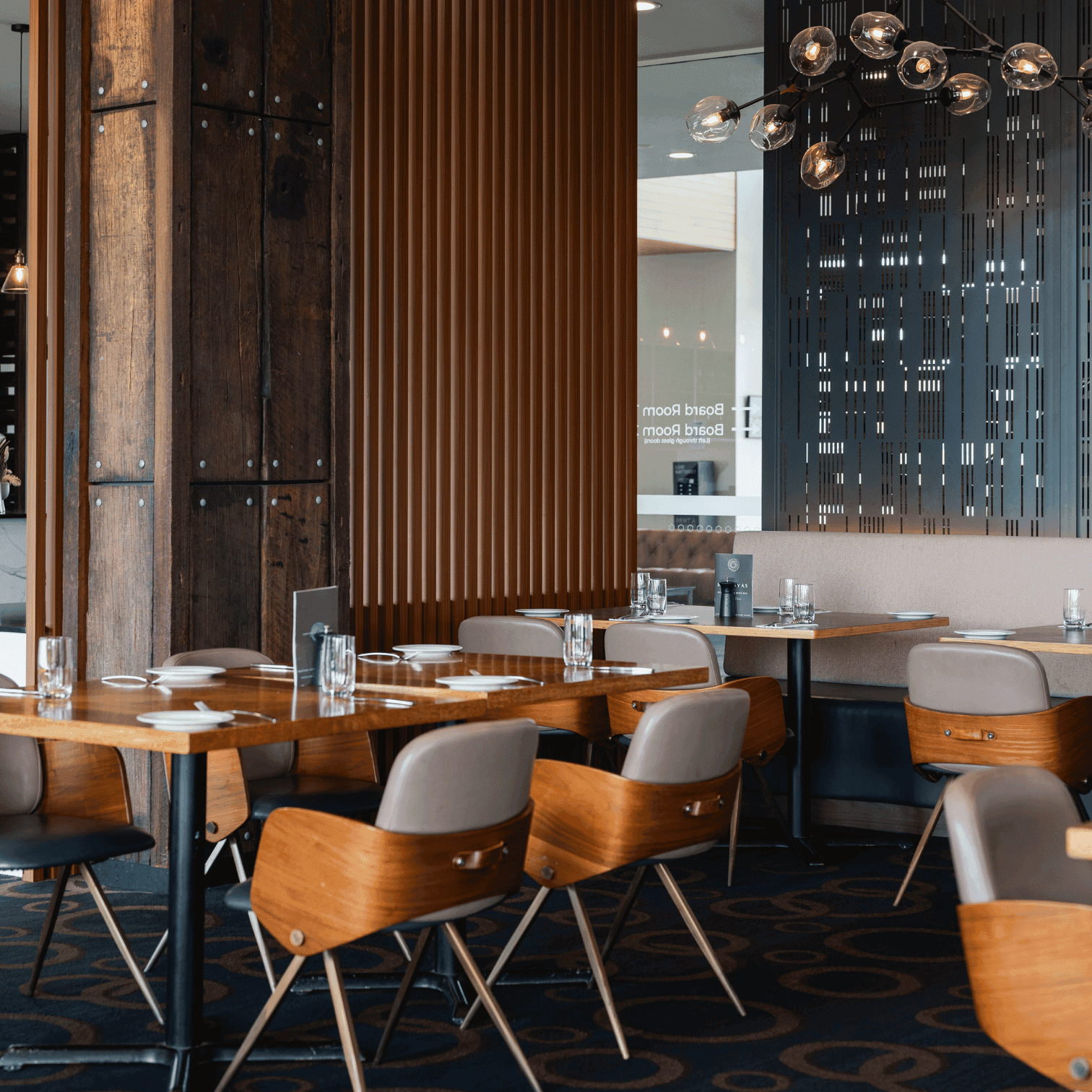 Poster of Restaurant dining area at Mercure Kooindah Waters