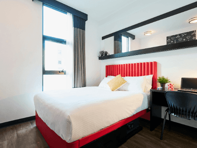 UniLodge Carlton - Ensuite Queen Room 