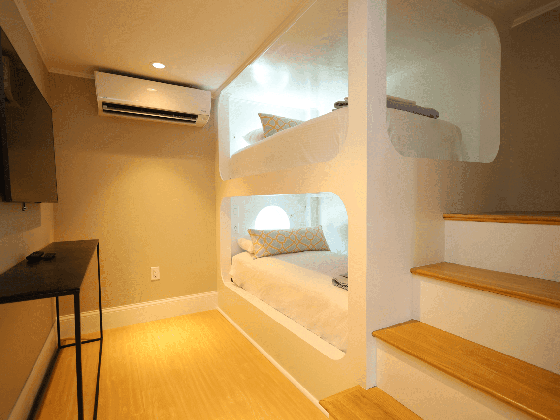 Pelham On Main Bunk Suite