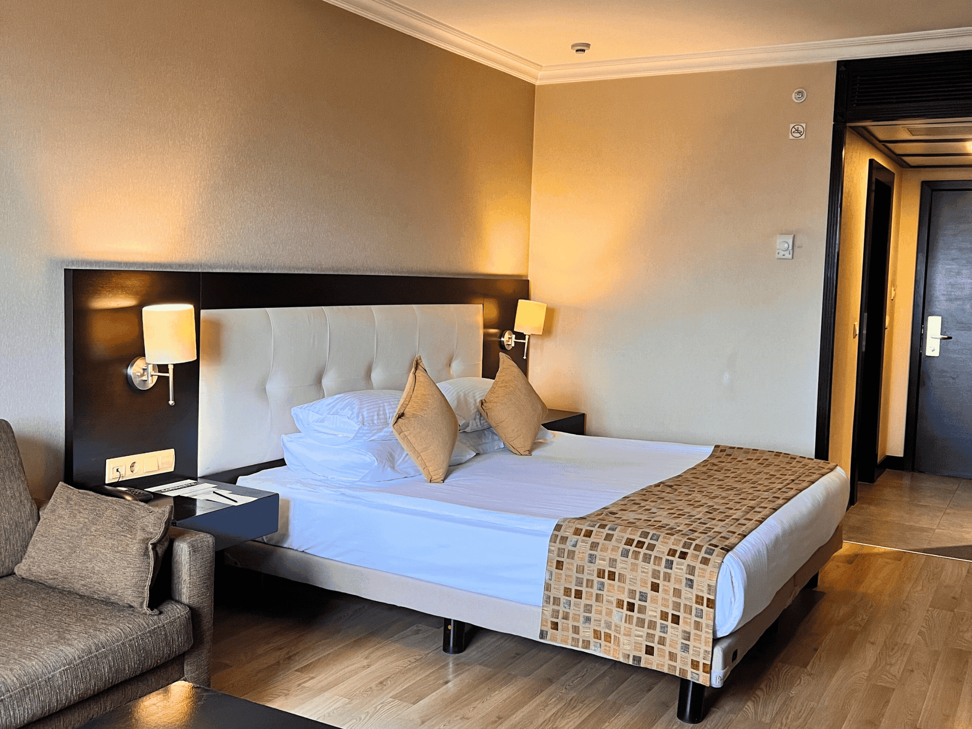 Deluxe Double Room with City View at Eresin Hotels Topkapı in İstanbul.